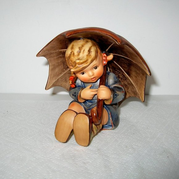 M I HUMMEL FIGURINE 
